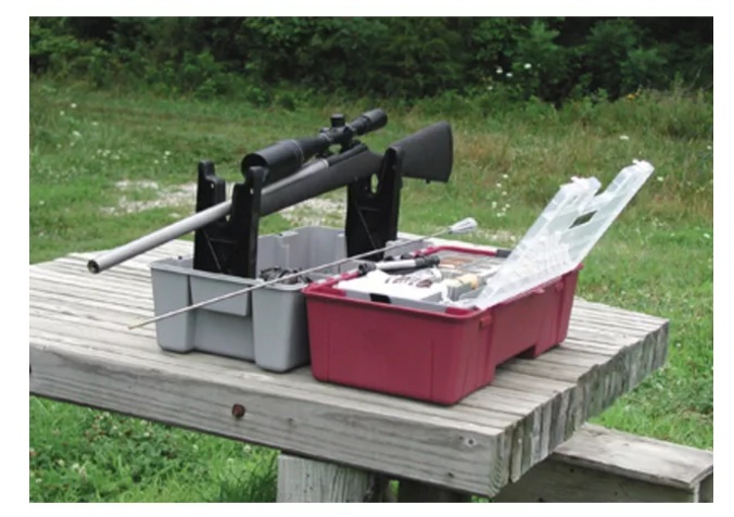 Stojan na údržbu zbraní a kufor Tipton Range Box